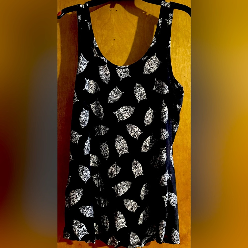 ❤️Black women’s top with Owls🤗Size XL❤️Great Condition❤️